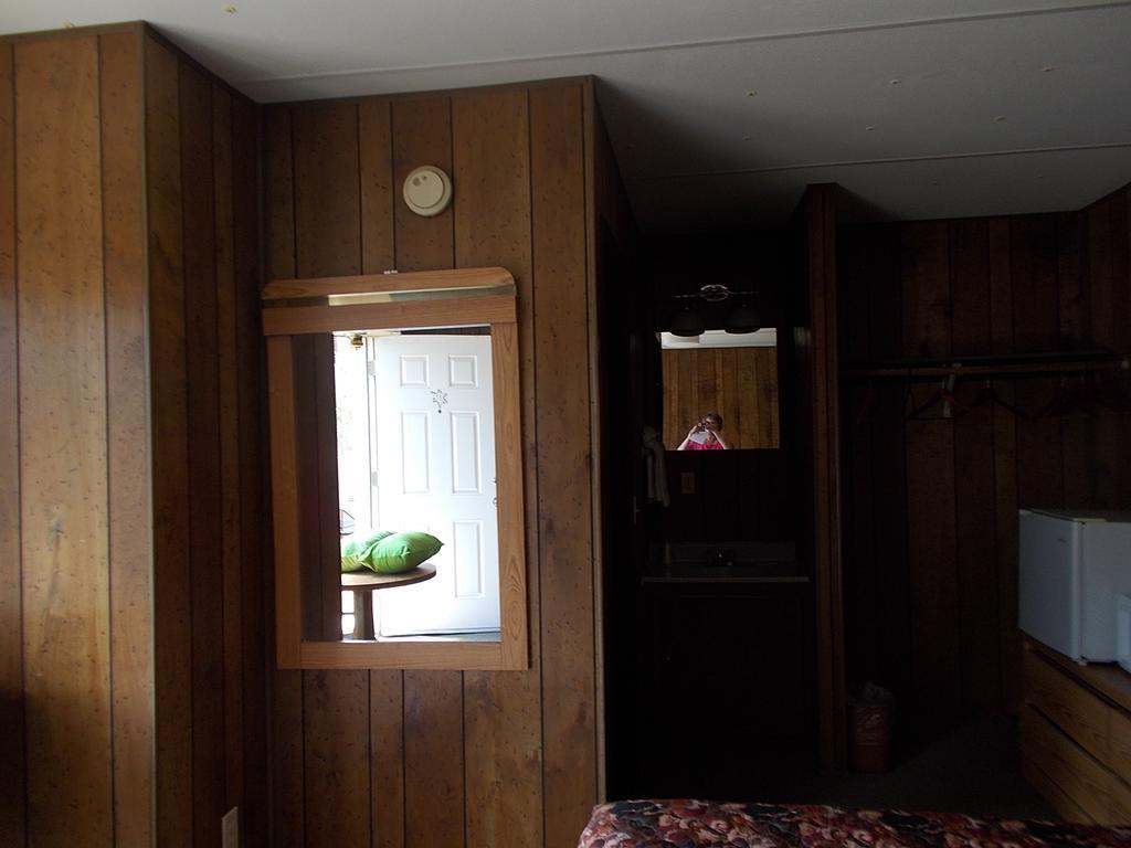 Atomic Inn Beatty Near Death Valley Екстер'єр фото